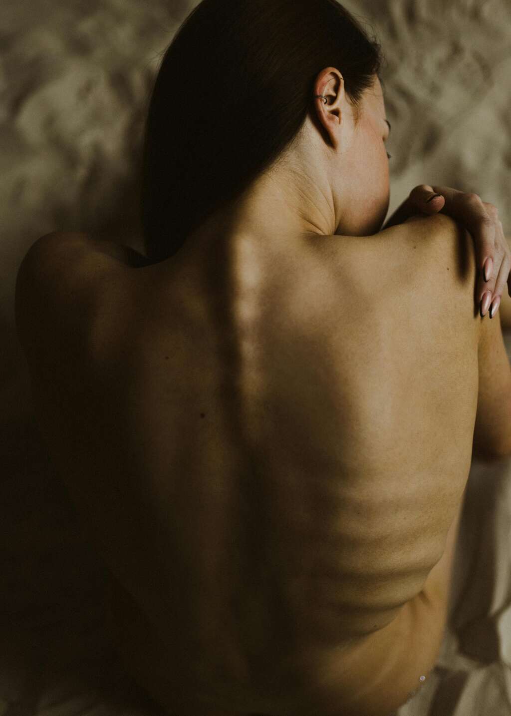 למה הבחור הפנימי שלנו מתלהב מדירות דיסקרטיות ועיסויים חמים?